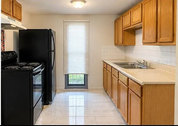 3 bed, 1.0 bath, 836 sqft, $1,750 — Photo 3