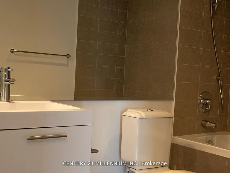 388 Yonge St #7002 — Photo 16
