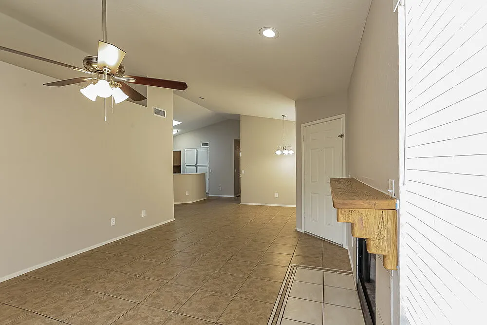 3 bed, 2.0 bath, 1200 sqft, $1,940 — Photo 4