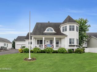 16 Anderson St, Monmouth Beach, NJ 07750