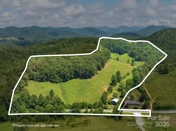 821 Crooked Creek Rd, Mars Hill, NC 28754