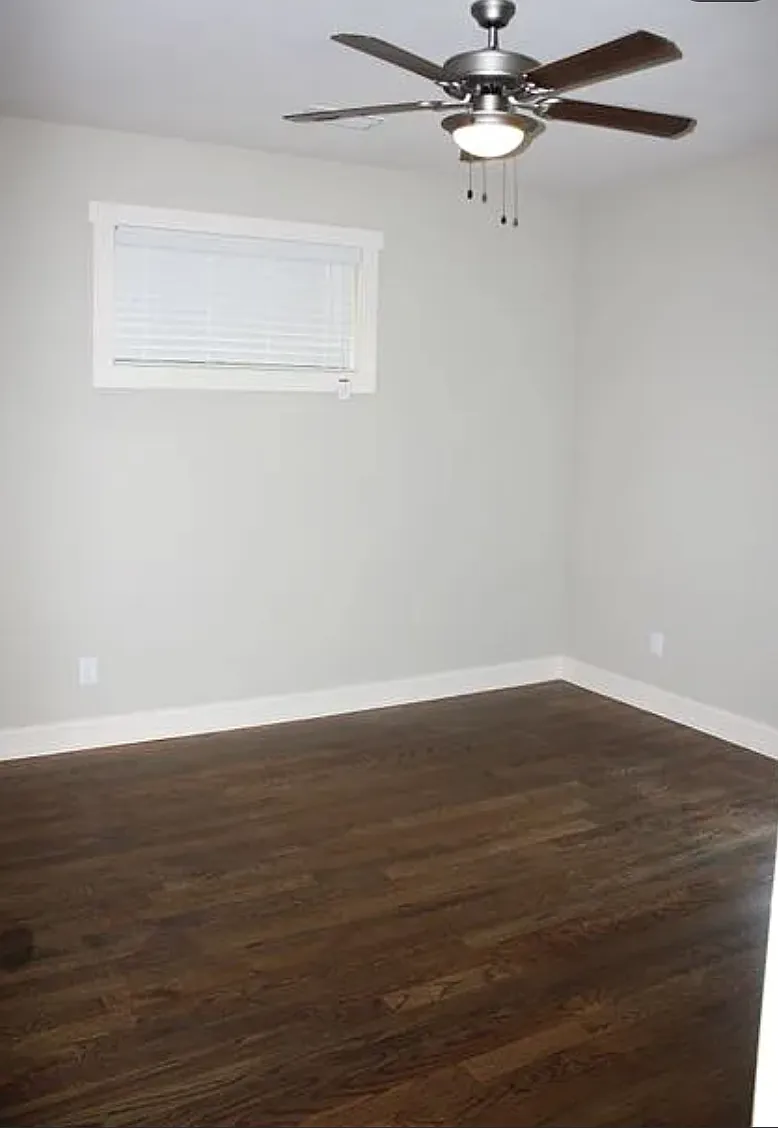 3 bed, 1051 sqft, $3,268 — Photo 2