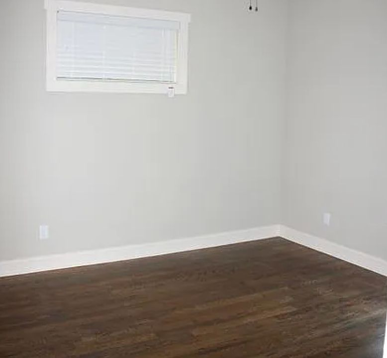 2nd image of 128 Elizabeth St