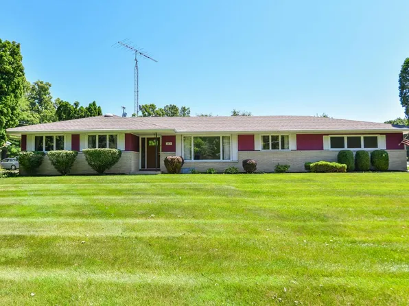 1075 S Lake Shore DRIVE, Lake Geneva, WI 53147