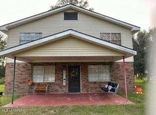 8425 West St, Ocean Springs, MS 39565