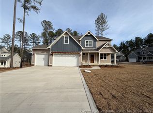 78 Graduate Ct, Spring Lake, NC 28390