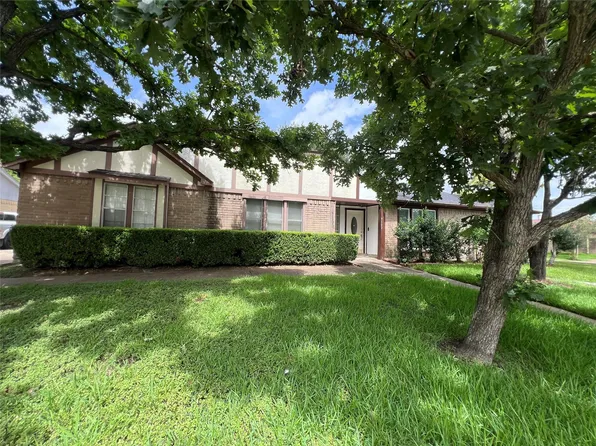9506 Wellsworth Dr, Houston, TX 77083
