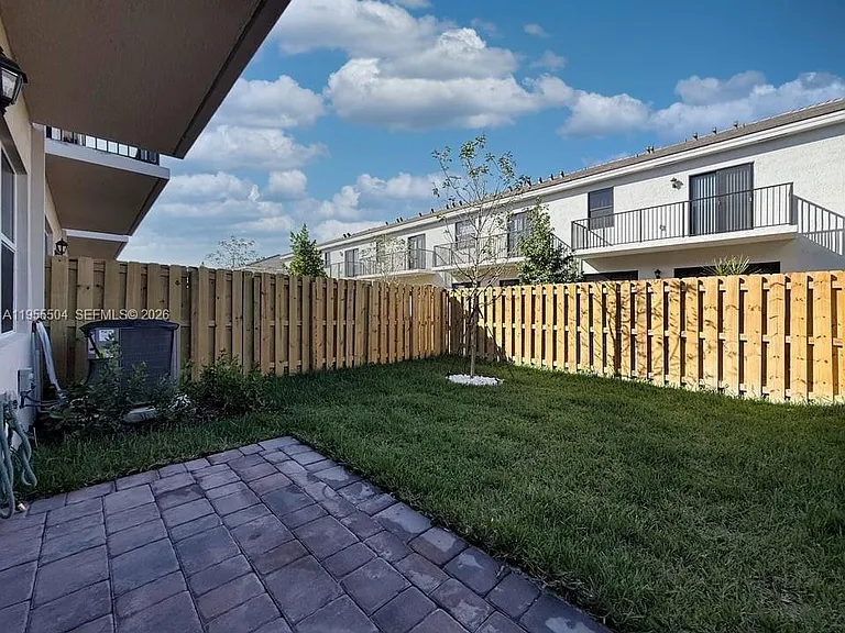 184 NE 13th Ter #0 — Photo 36