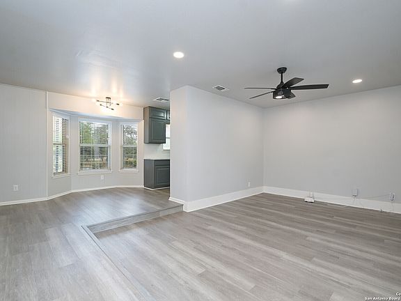 5th image of 9715 FLAGSTAFF DR