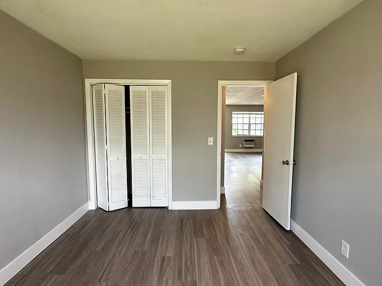 105 NE 6th Ave — Photo 11