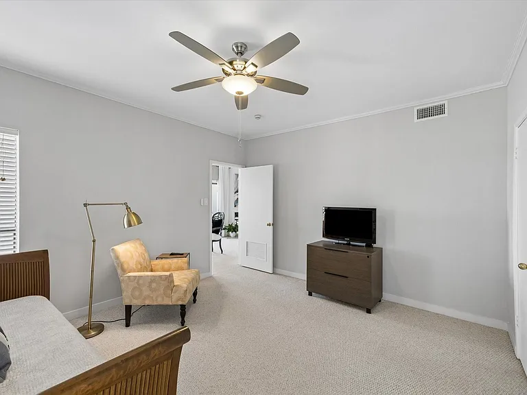 351 Lakeside Ln #201 — Photo 23