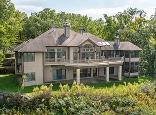 3704 W Stagecoach Trl, Scales Mound, IL 61075