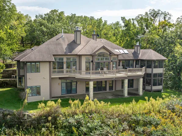 3704 W Stagecoach Trl, Scales Mound, IL 61075