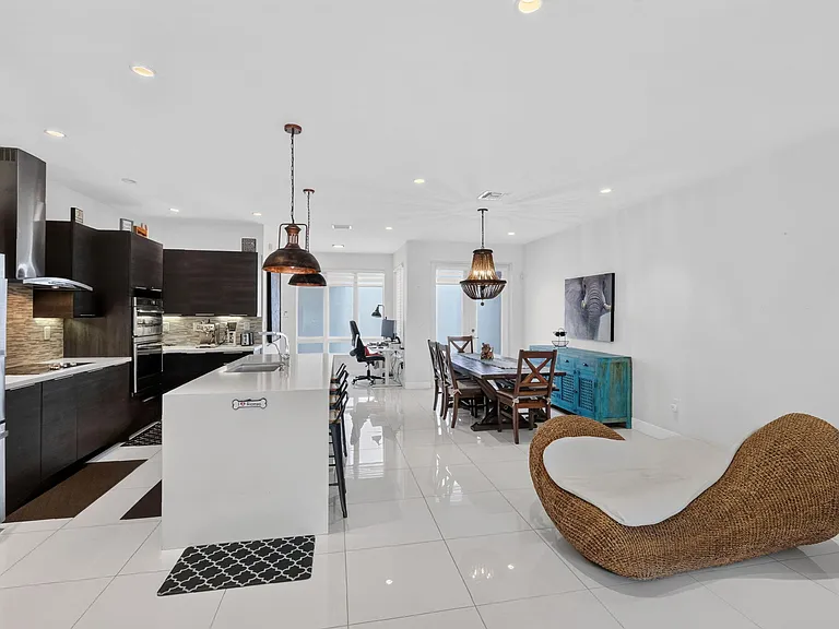 6461 NW 103rd Psge — Photo 8