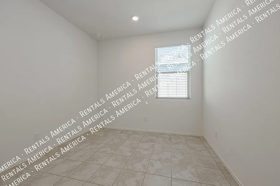 3-bed/2-bath home in Maricopa! — Photo 3