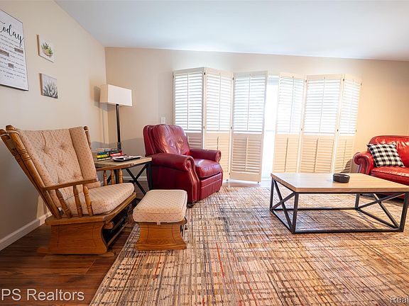 5th image of 804 S Oak Brook Ridge Dr #149