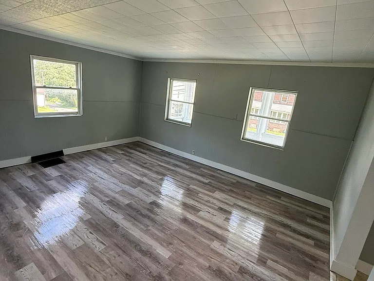 1182 Wheeling Ave — Photo 1