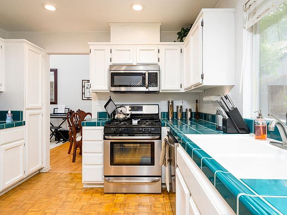 3rd image of 8341 Hillsbrook Dr