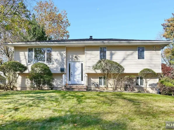 384 Lafayette Rd, Harrington Park, NJ 07640