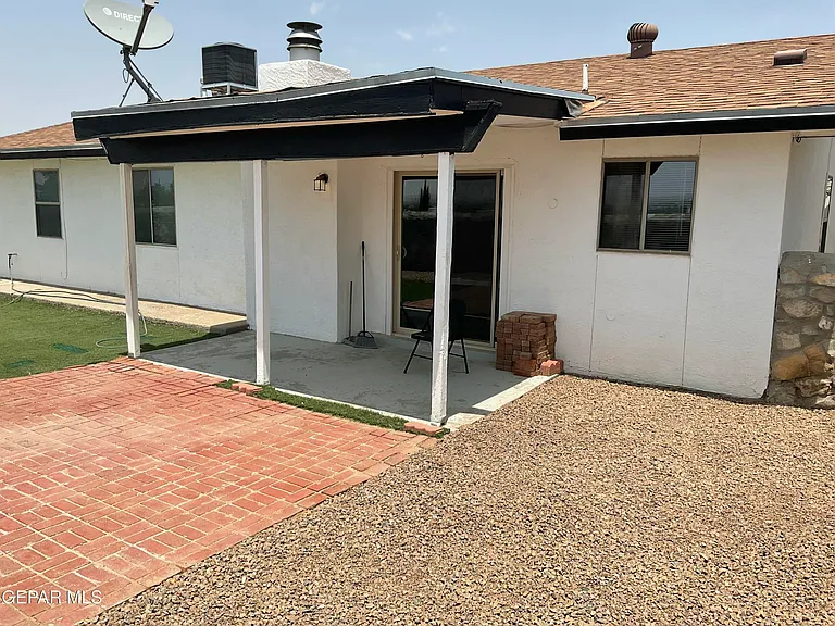 335 Flynn Dr — Photo 37