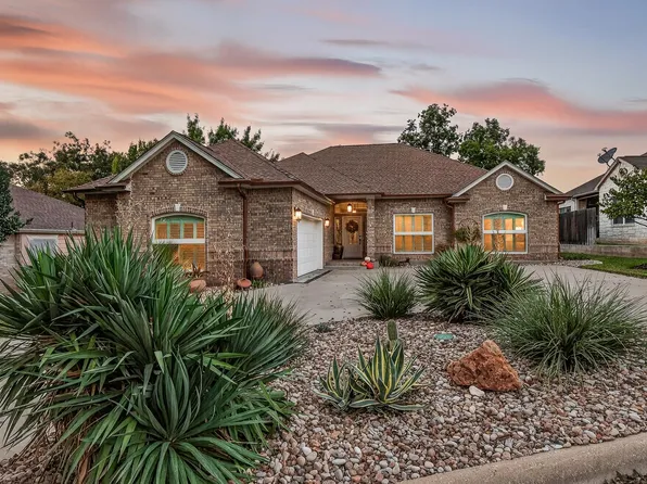 20 Augusta Drive, Meadowlakes, TX 78654