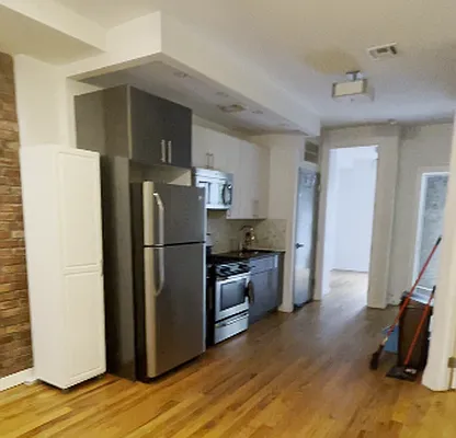 Rented by Greenrock Management | media 27