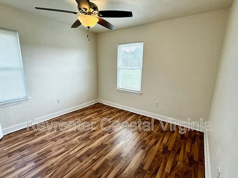 3 bed, 1.5 bath, $1,595 — Photo 4