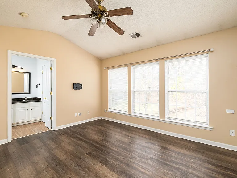 3959 Katherine Way — Photo 15