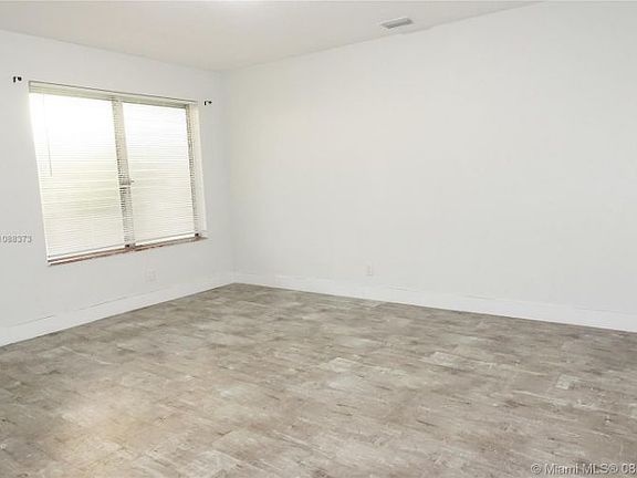 4th image of 8430 Crespi Blvd Unit 8428