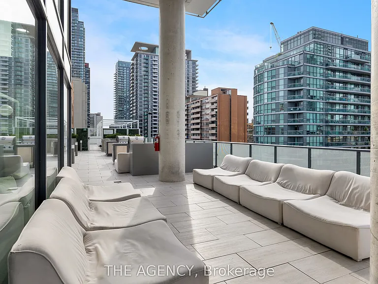 161 Roehampton Ave #804 — Photo 21