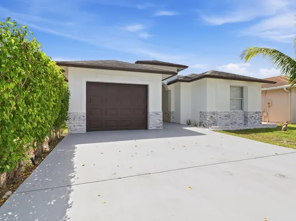 105 Vanessa St, Palm Springs, FL 33461