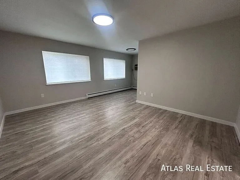 551 S Fairfax Street — Photo 23