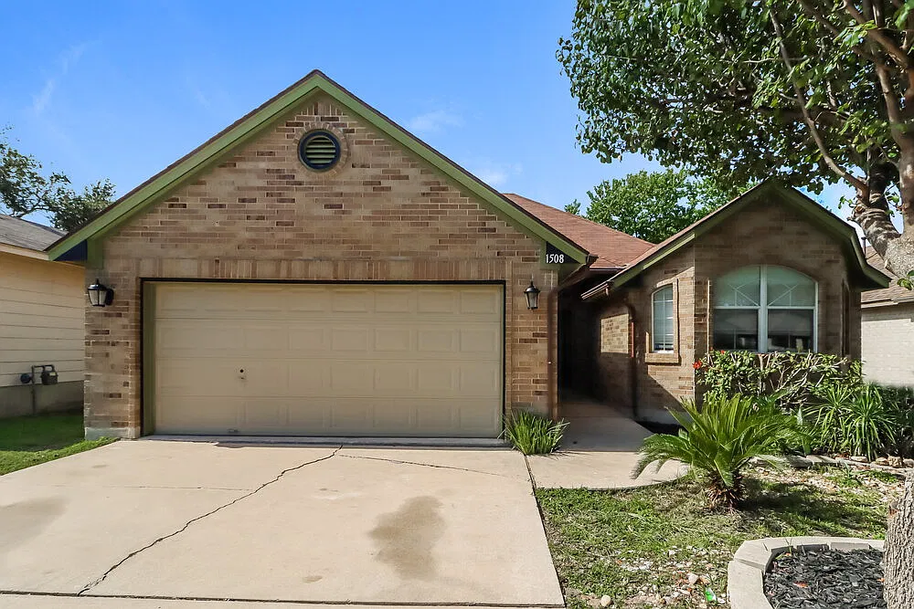 3 bed, 2.0 bath, 1505 sqft, $2,070 — Photo 1