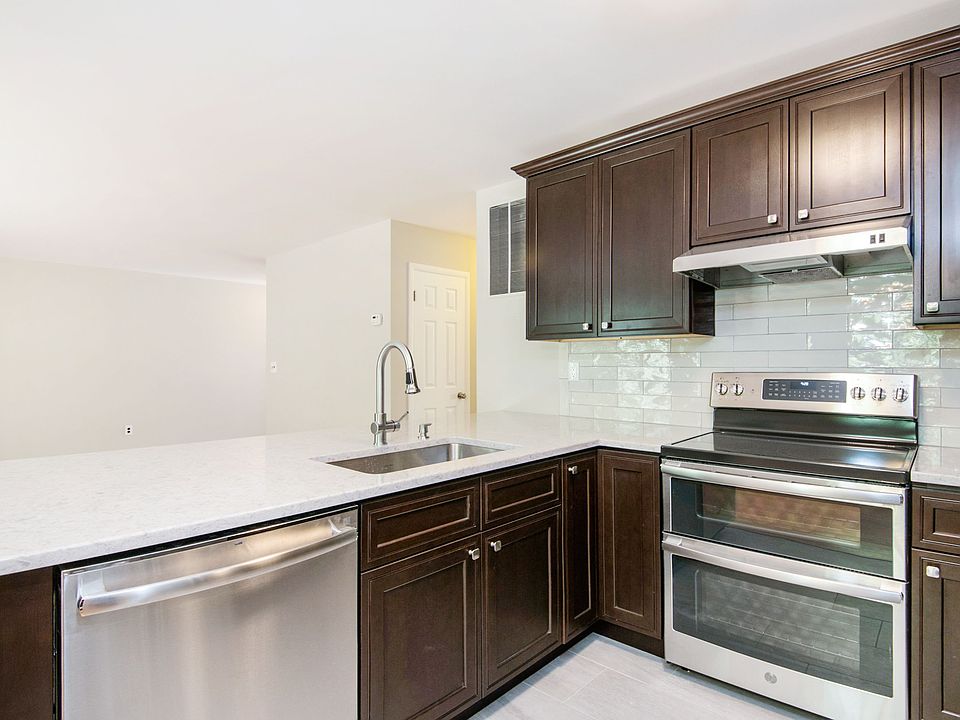 96 Molly Pitcher Ln #I Yorktown Heights, NY 10598 (06 of 21).jpg