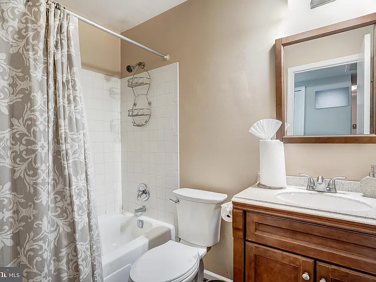 206 Summers Ct — Photo 13
