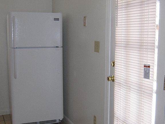 5th image of 251 Summit Ave #000