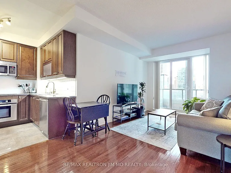 35 Balmuto St #1602 — Photo 5