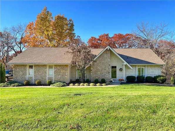 8826 Hirning Rd, Lenexa, KS 66220