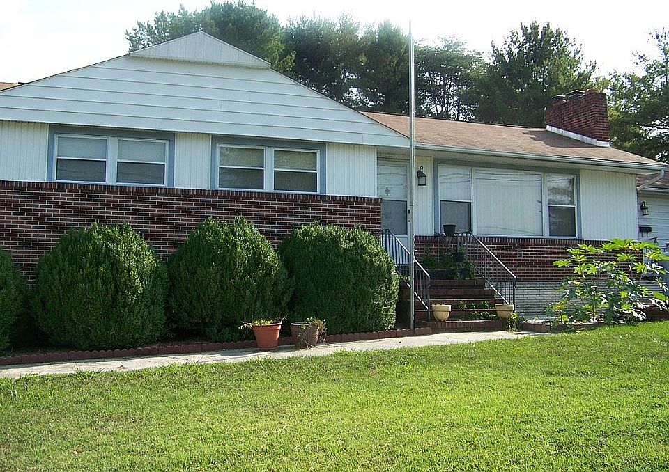 1st image of 1304 Forrest Dr