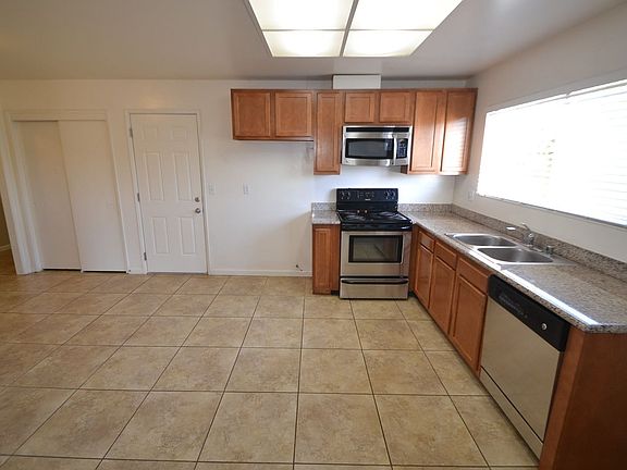 3rd image of 355 Manzanita Ave