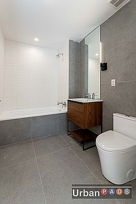 4th image of 305 Kingsland Ave APT 1A