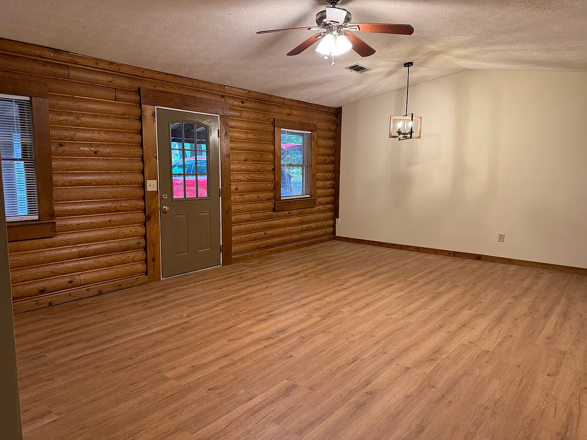 Living room - 805 Flint Ct