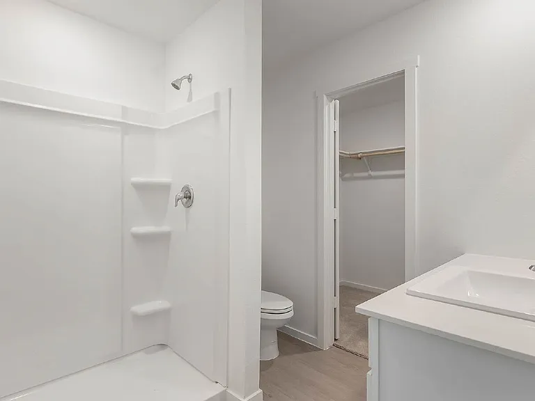 215 Zyra Ave — Photo 4