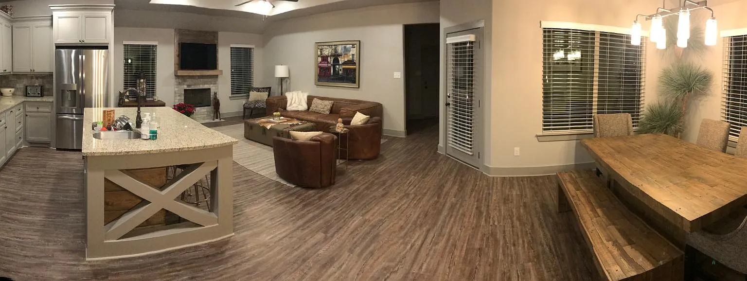 3 bed, 1933 sqft, $2,100 — Photo 1