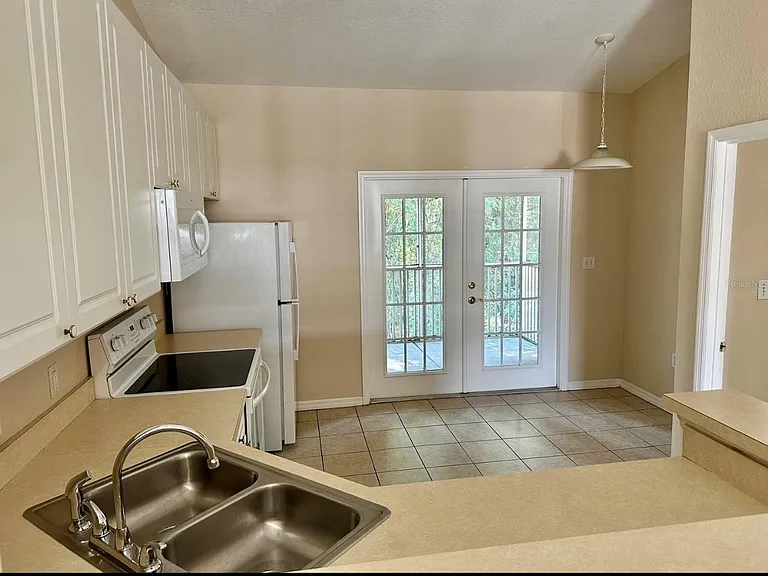 141 Reserve Cir #201 — Photo 12