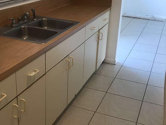5th image of 2440 NW 34th St #1