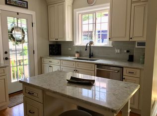 735 Forest Rd, Glenview, IL 60025