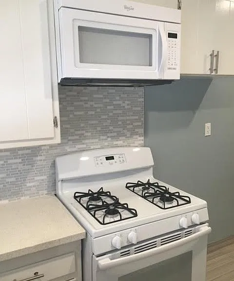 650 Levering Ave — Photo 6