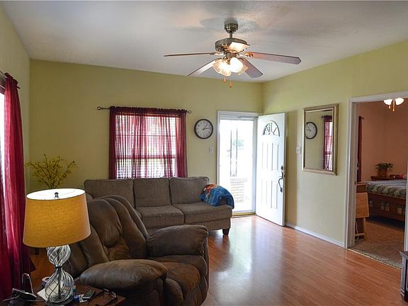 4th image of 622 N Race St