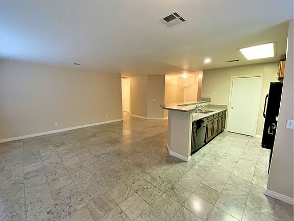 3rd image of 407 Yarnell Dr